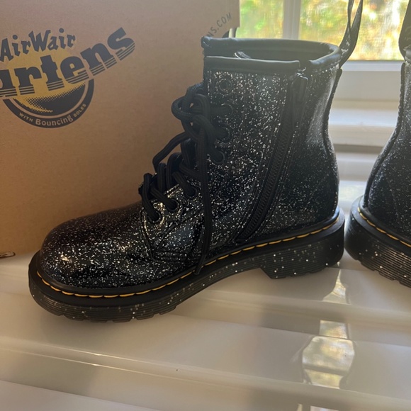 Dr Martens Kids Sparkle Lace Up Fashion Boot (Little Kid) size 12 - New w/o Tag - Picture 4 of 8
